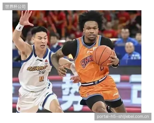 上海队依赖古德温的高位挡拆,为全队创造了大量进攻空间。 上海队依赖古德温的高位挡拆,为全队创造了大量进攻空间。